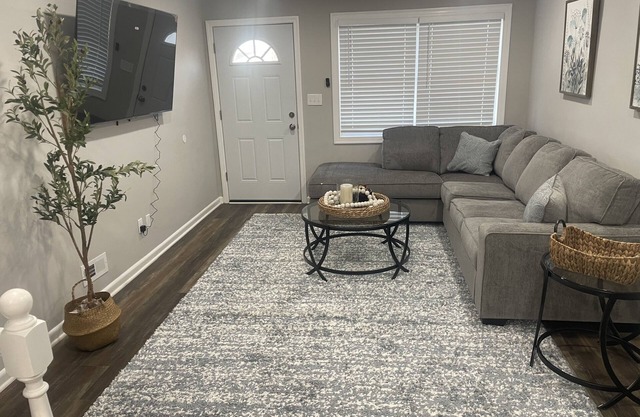 Newly renovated Chic & cozy 3 Bedroom Ranch house close to I-95