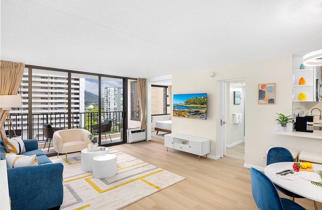 Newly Renovated 1BR w/Mountain View, Free Parking