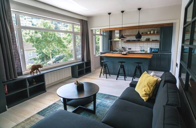 Newly renovated 2 bedroom modern super cozy flat located on the first floor