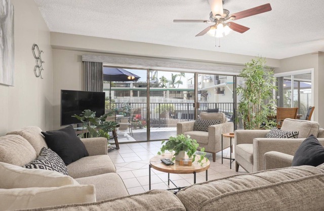Newly Renovated 2BR 2BA Condo in the Heart of Kona | Kona Plaza