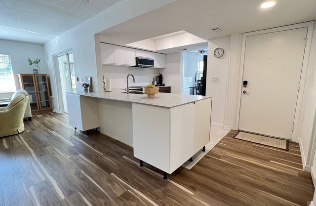 Newly Renovated 3-bedroom Condo in Clearwater