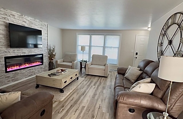 Newly Renovated 3 bedrooms w/5 beds, 2 bath home w/convenience to everything.