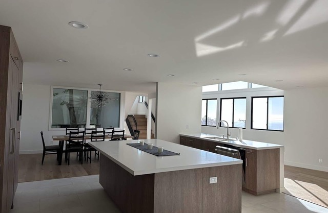 NEWLY RENOVATED 6 DEBROOM HOUSE - PERFECT FAMILY GET AWAY/REUNIONS