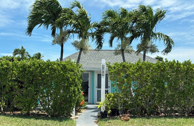 Newly Renovated Bathroom and Outdoor Shower! - Sandy Feet Retreat, Treasure Cay