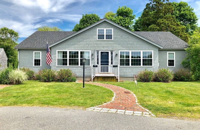 Newly Renovated Cape House - 5 min walk to beach and downtown!