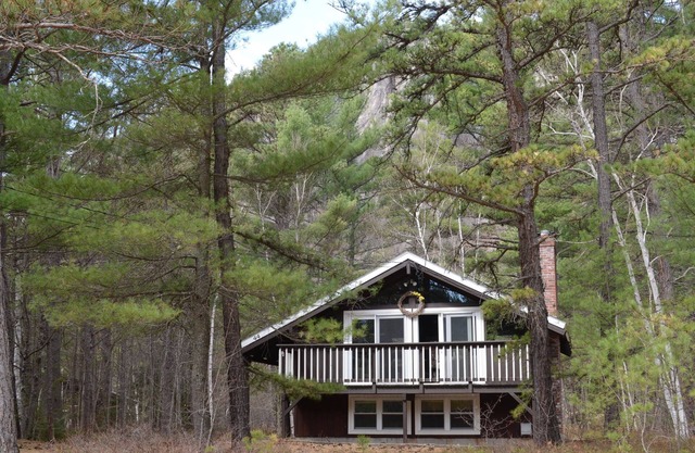 NEWLY RENOVATED Cathedral Ledge Chalet Walk to Echo Lake, Pet-Friendly, N Conway