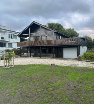 Newly Renovated Centrum House with Large Balcony