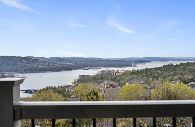 Newly Renovated Condo with Stunning Views of Table Rock Lake & Free SDC Tickets