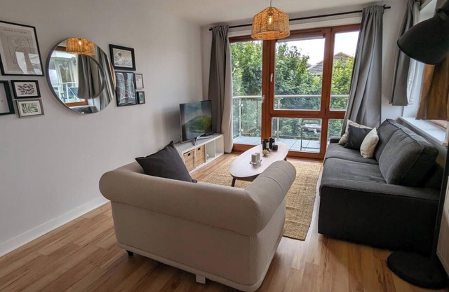 Newly Renovated D4 2BD @ The Aviva & Docklands