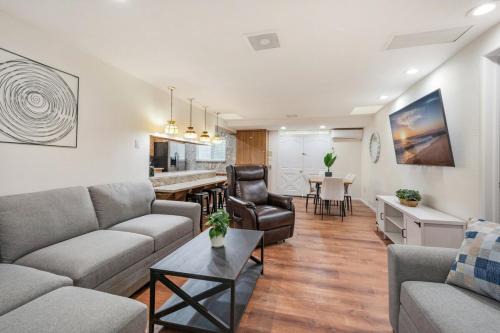 Newly Renovated Home Spacious Close 2 Hospital