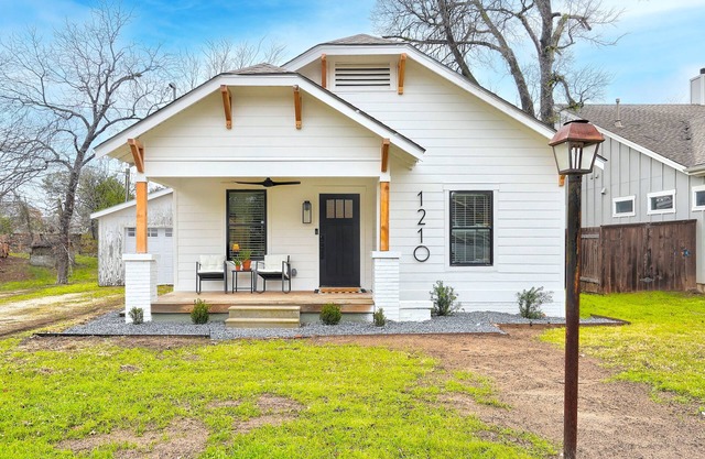 Newly renovated home in Historic Downtown Georgetown!