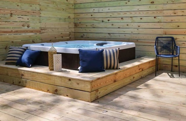 Newly Renovated Hot Tub Fire Pit Game Room