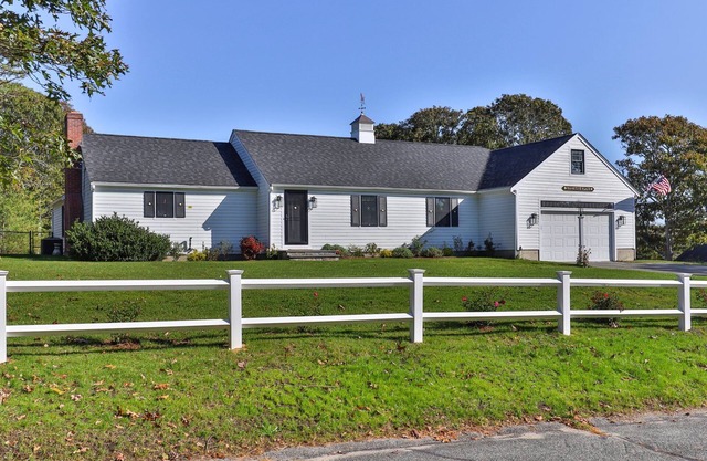 Newly renovated house 3 minutes to Wequassett Resort and 7 minutes to CBI.