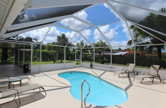 Newly renovated pool home in the heart of Naples