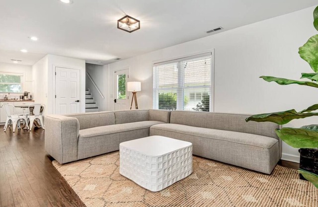Newly Renovated Summer Paradise-Pool-Tennis-Garden Retreat