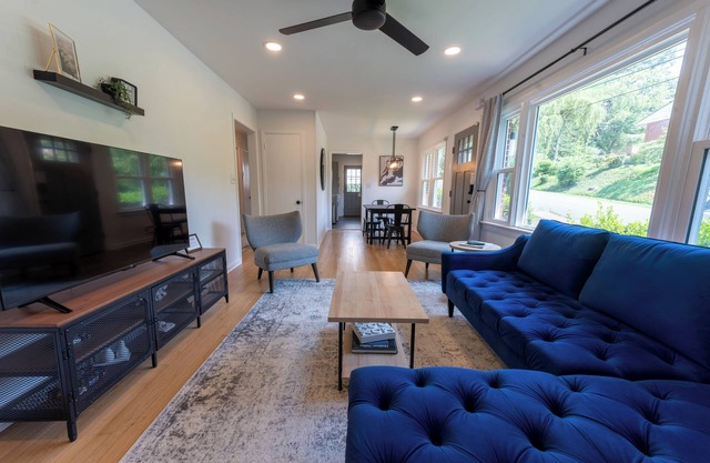 Newly-renovated 5BR home near UVA, Downtown, i64. Weddings/bachelorette parties!