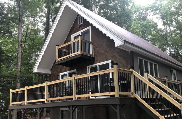 Newly Renovated Winnipesaukee Lakeview Chalet in Suissevale