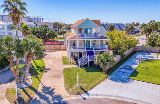 Newly Renovated Pet Friendly home w/PRIVATE POOL!