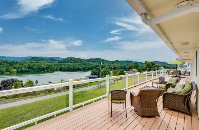 Newly renovated vacation Villa with private pool.