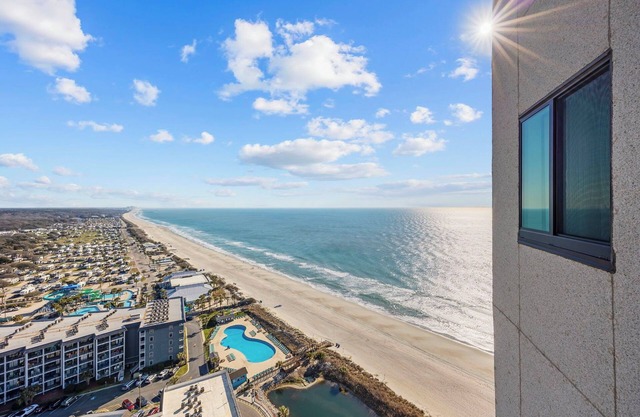 NEWLY UPDATED 1-bedroom condo with amazing ocean views