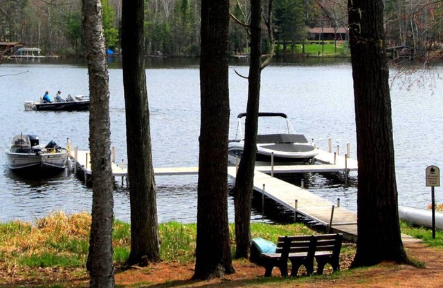 Newly Updated! 2 BD 2BA Voyageur Lake Condo w/Private Pier. End Unit. ER Chain