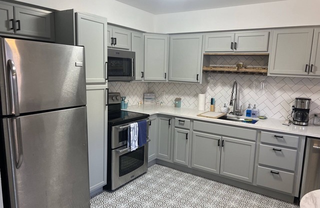 Newly updated 2br townhome