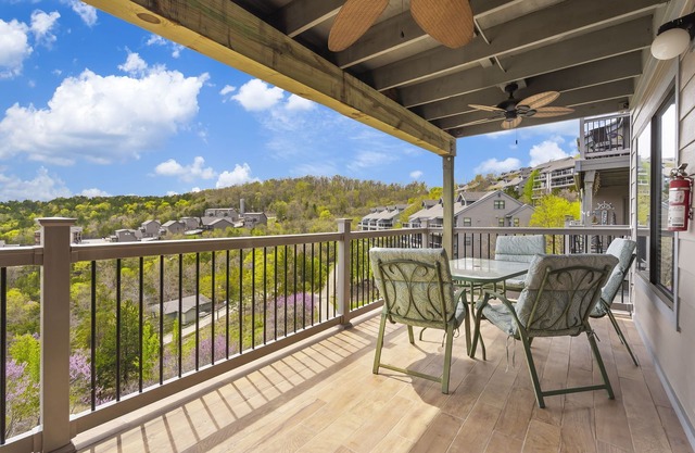 Newly Updated Condo! Beautiful Lake View-Great Location!