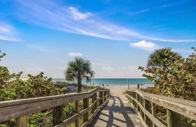 Newly Updated - Cool Beach Vibe