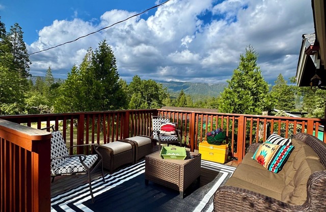 Newly updated! Our cozy cabin at Bass Lake-Yosemite is awaiting your arrival!