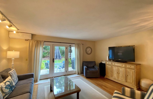 Newly updated, traditional townhouse with recently renovated bathrooms - a favorite for our guests.