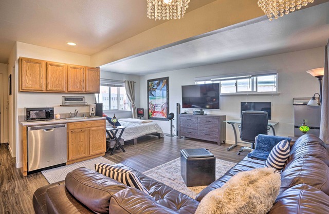 Newport Beach Vacation Rental - Short Walk to Pier