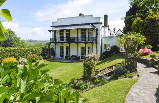 Newport Manor - Ten Bedroom Villa, Sleeps 31