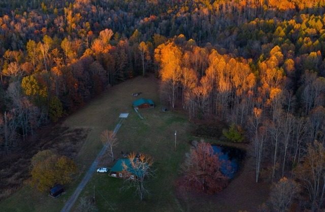 nFern Creek Cabins @ New River Gorge, Secluded, White Water, Hiking, Hot Tub.