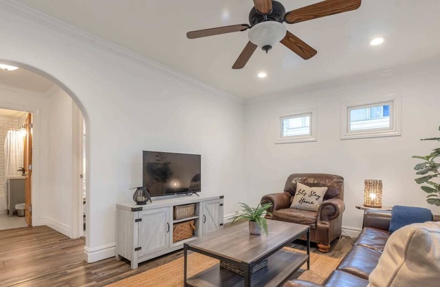 Nibley Park Retreat in SLC (Sleeps 6)