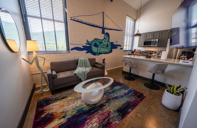 Nice 1BR King Bed Apartment: Brewery|River|Downtown