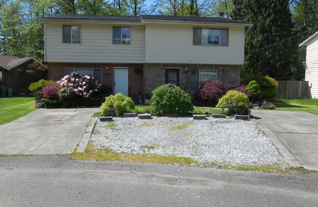 Nice 2 story 3 BR 1200s/f Townhome