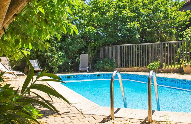 Nice and quiet cottage in a vineyard with private pool