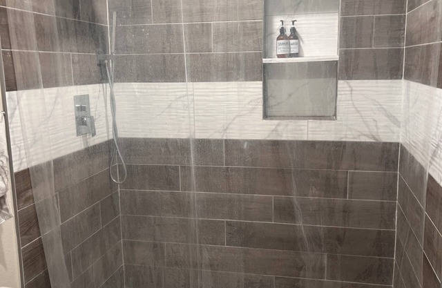 Nice and quiet room with all the amenities, close to several places of interest.