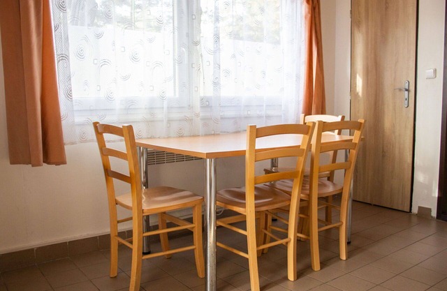 Nice apartment in villa for 12 people with WIFI, TV, patio, pets allowed and parking