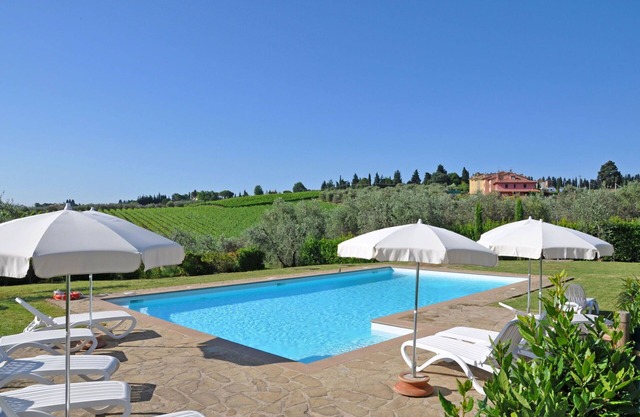 Nice apartment for 8 guests with A/C, WIFI, pool and panoramic view, close to Greve In Chianti