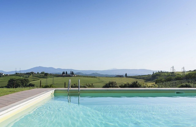 Nice apartment in villa for 18 people with pool, hot tub, WIFI, A/C, TV, patio and pets allowed