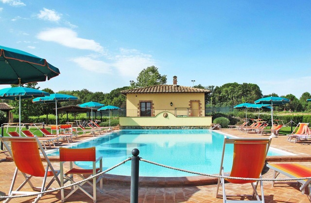 Nice apartment for 2 people with pool, WIFI, A/C, TV, patio and pets allowed