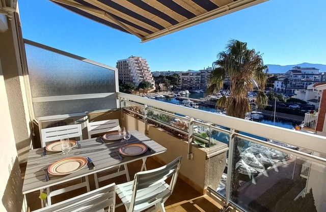 Nice apartment T3 duplex 75m2 on the marina of port canet en roussillon