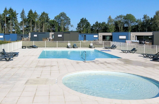 Nice apartment in villa for 4 people with WIFI, pool, TV, terrace and pets allowed