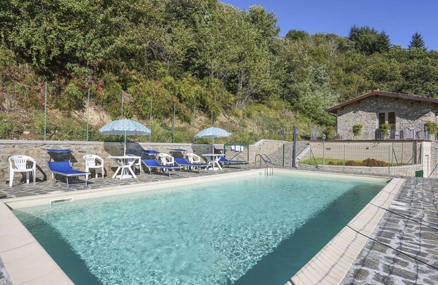 Nice apartment in villa for 3 guests with pool, WIFI, terrace and pets allowed