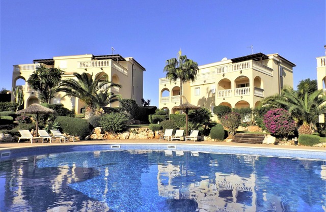 Nice apartment in a quiet residence with a large pool and a beautiful garden