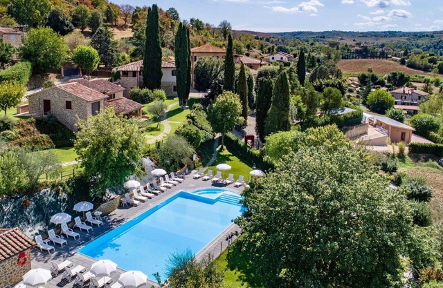 Nice apartment in villa for 8 people with A/C, pool, WIFI, TV and patio