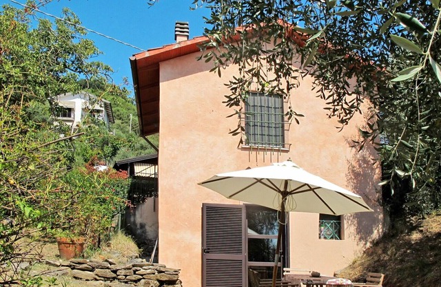 Nice apartment in villa for 4 people with WIFI, TV, patio, panoramic view and parking