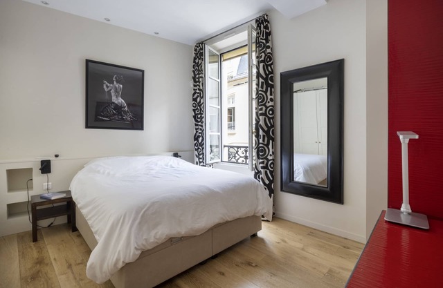 Nice Apartment Carrefour Odéon Paris