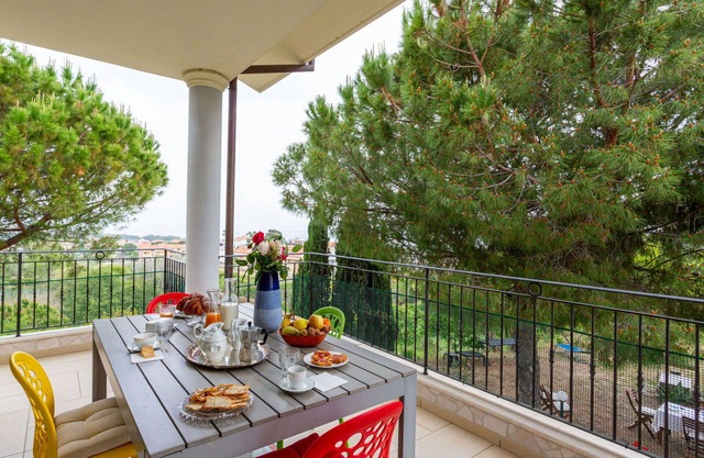 Nice apartment for 10 people with WIFI, A/C, TV, patio, pets allowed and panoramic view